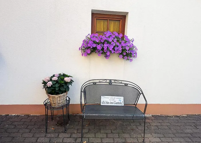 Am Blauen Huegel In Eckersdorf